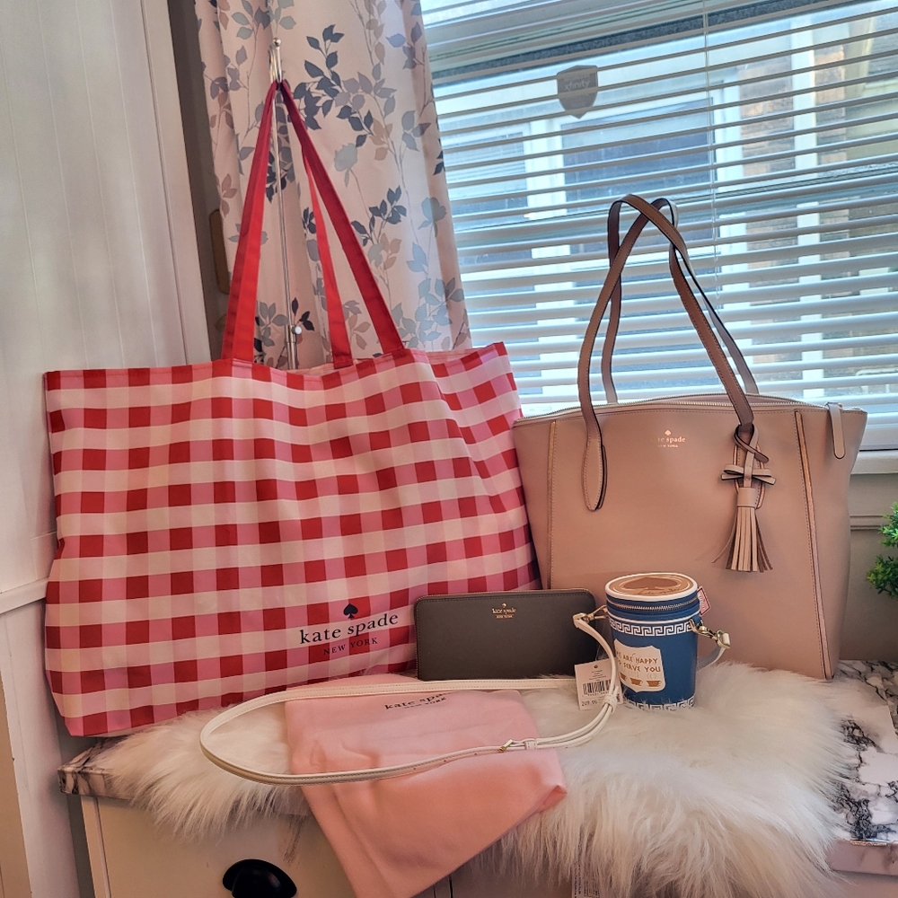 NWT 5 Kate spade! Tote,  crossbody, wallet, beach tote bag, dustbag(total R $886